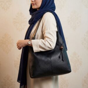 کیف دوشی آوا جنس : شرانگ رنگ بندی :  مشکی,  قهوه‌ای سایز ها :  فری سایز
